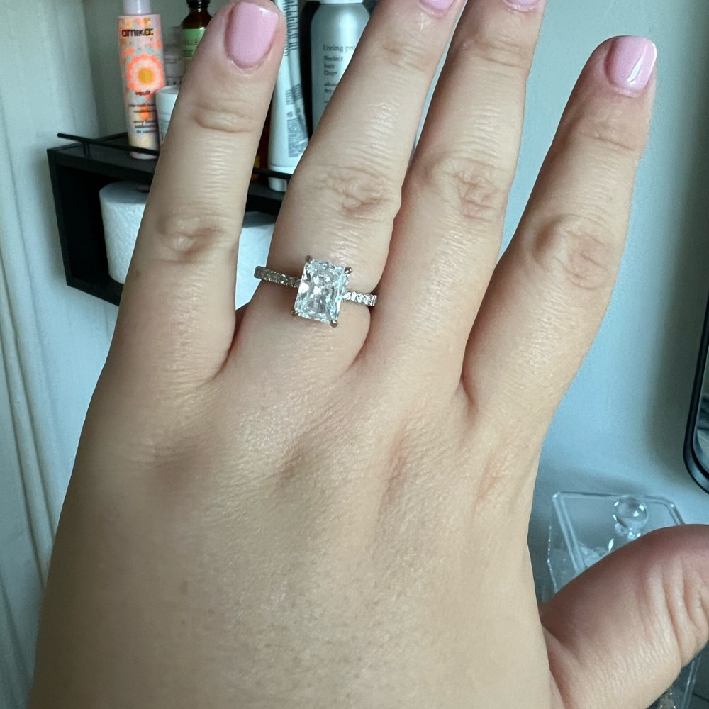 Engagement ring with hidden halo